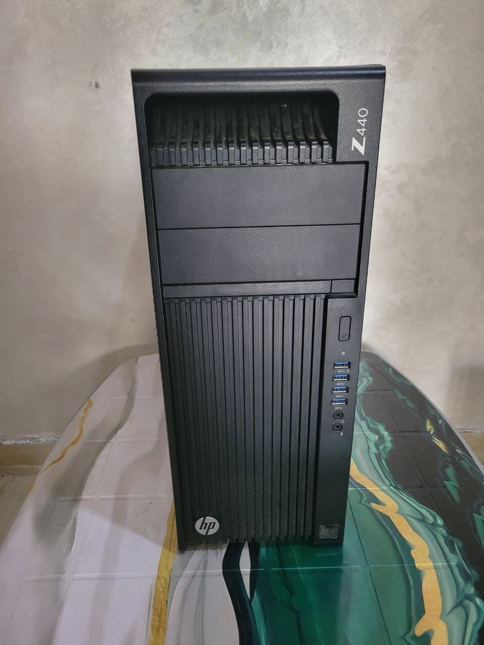 HP Workstation Z440 — Station de Travail Haute Performance